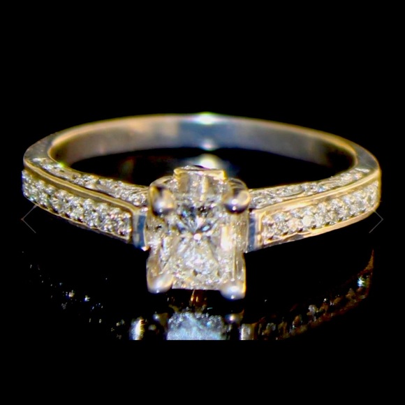 Jewelry - Beautiful 1.19 Carat Diamond Ring!!